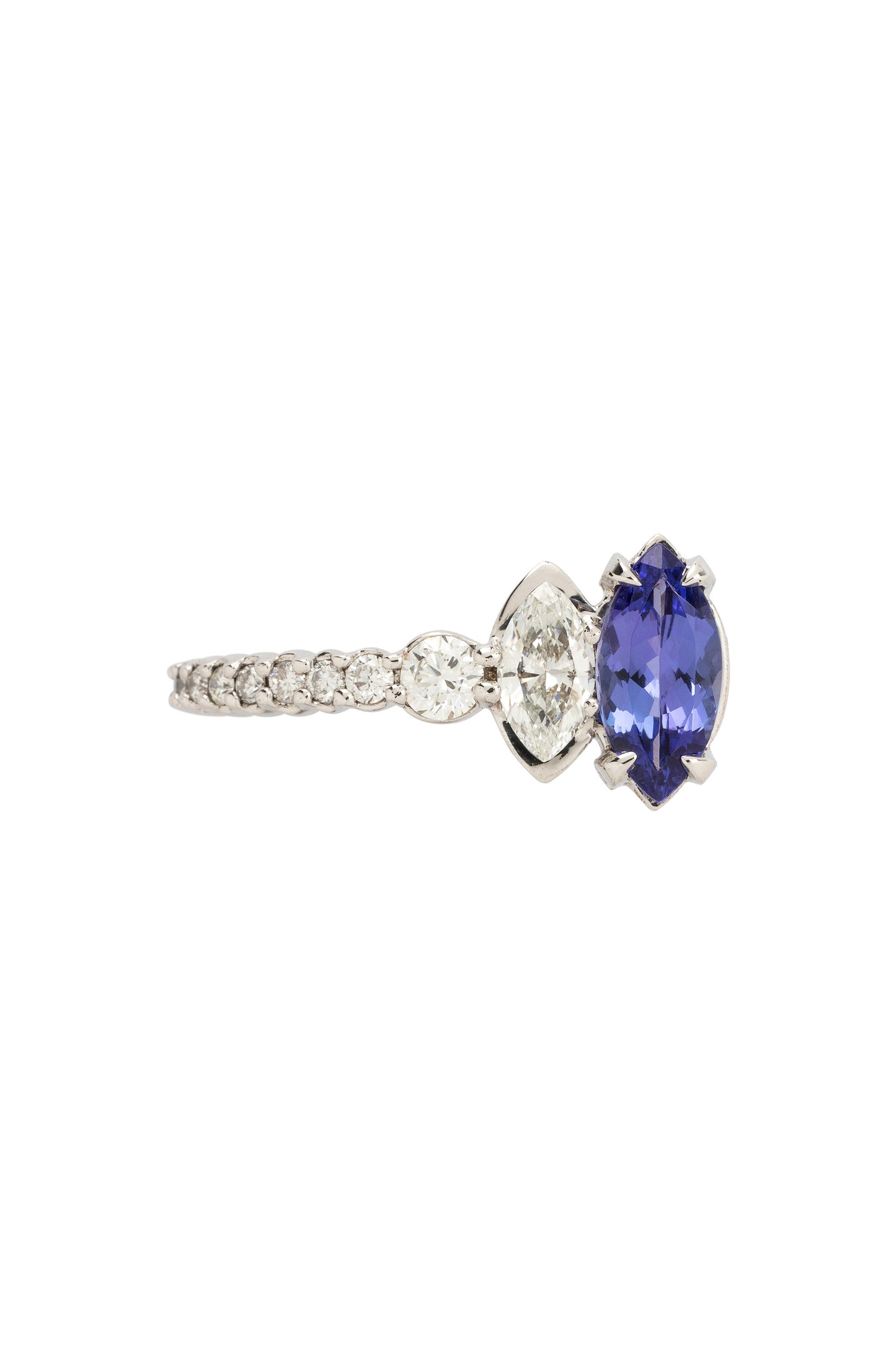 Anel Cat Ring de tanzanita com diamantes brancos