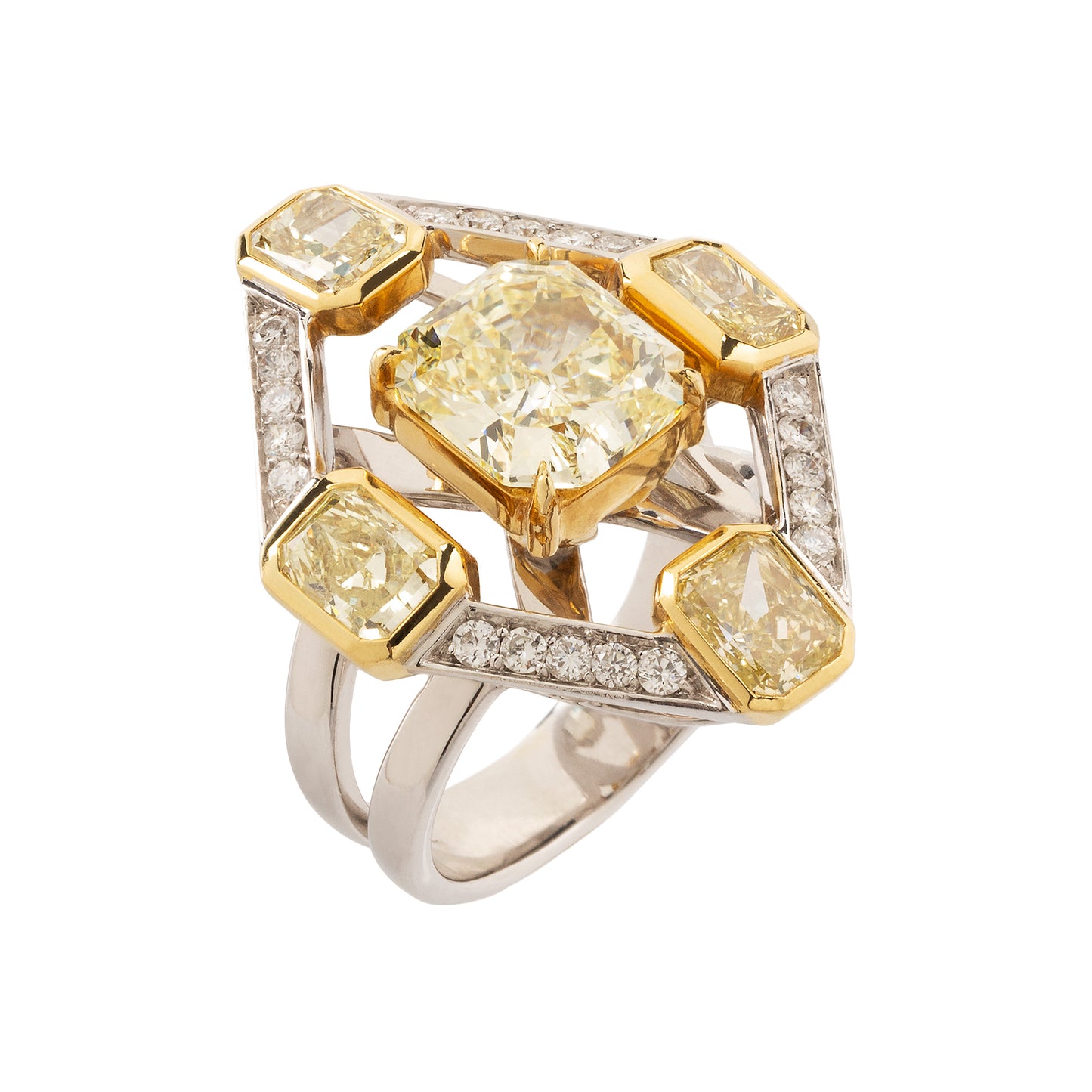 Anel de diamante fancy light yellow com diamantes amarelos e brancos em ouro 18k branco e amarelo